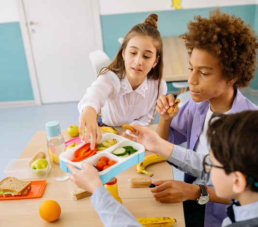 Kids in school eating a healthy packed lunch